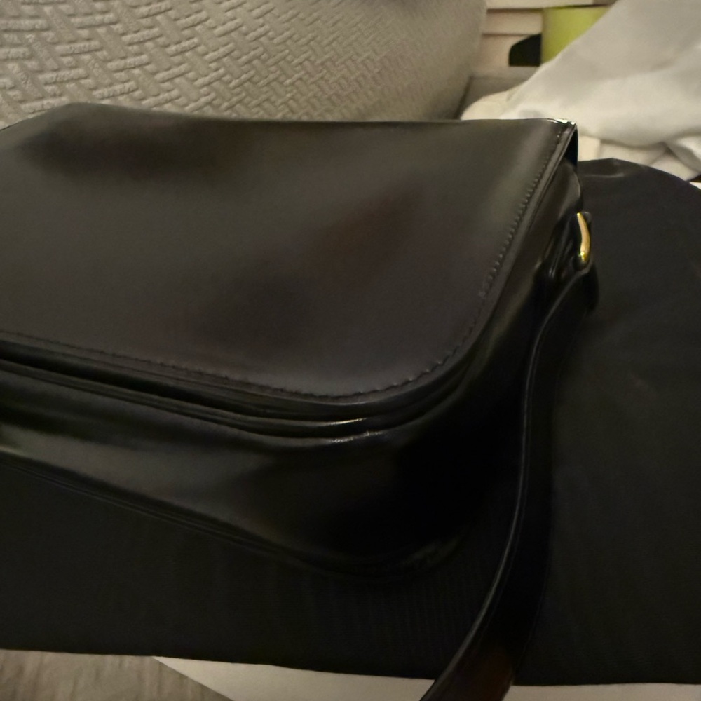 LIKE NEW Celine CLASSIQUE TRIOMPHE BAG IN SHINY CALFSKIN BLACK/ Medium size - Picture 8 of 13